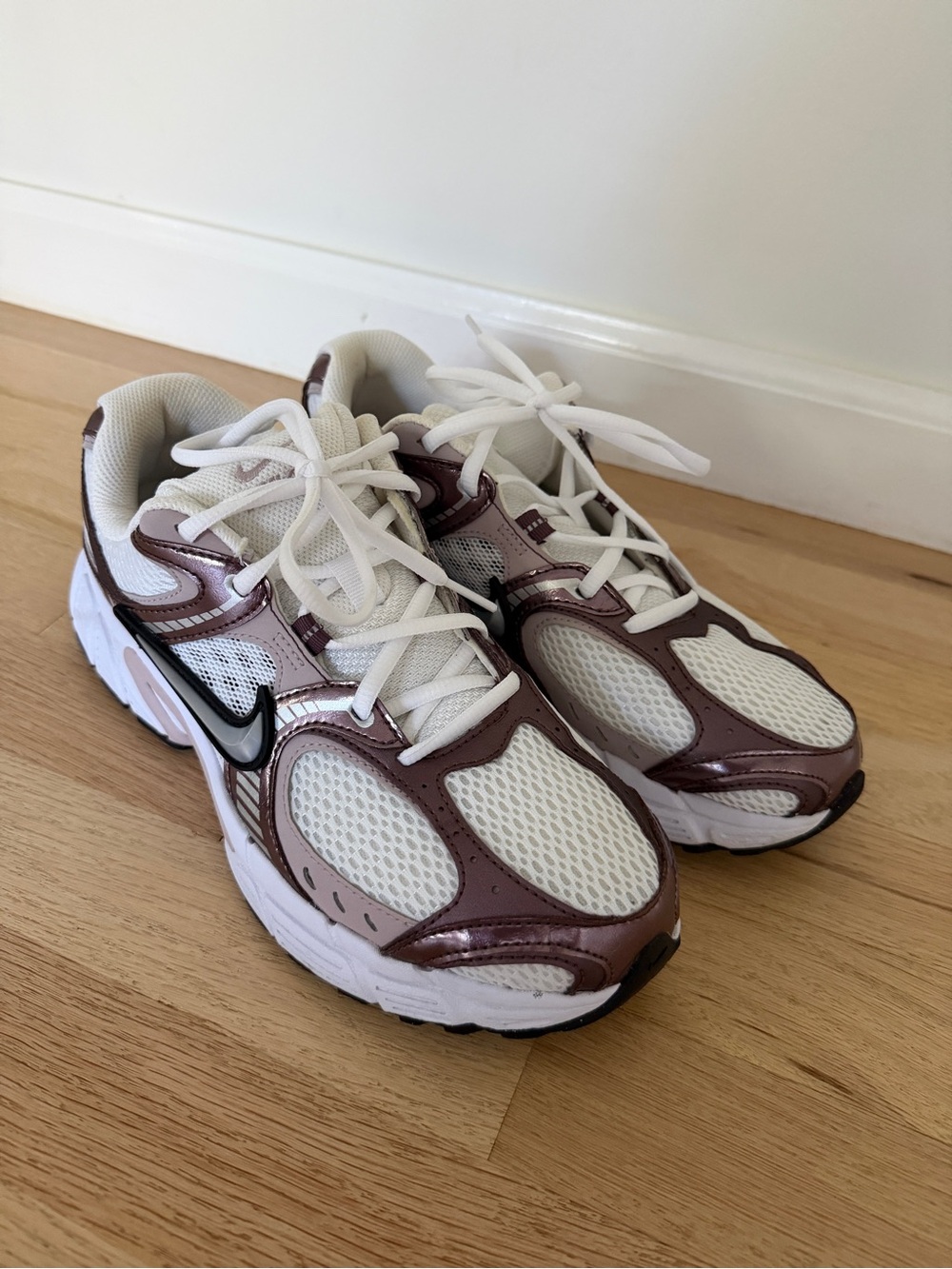 Nike V5 RNR Running Sneakers | White & Mauve | Size 10